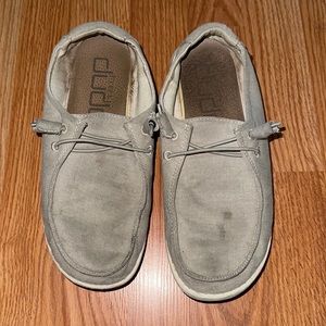 Women’s grey hey dudes.